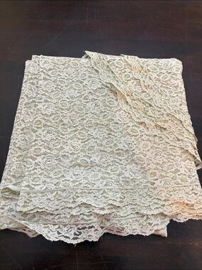 Green Lace Oval Tablecloth